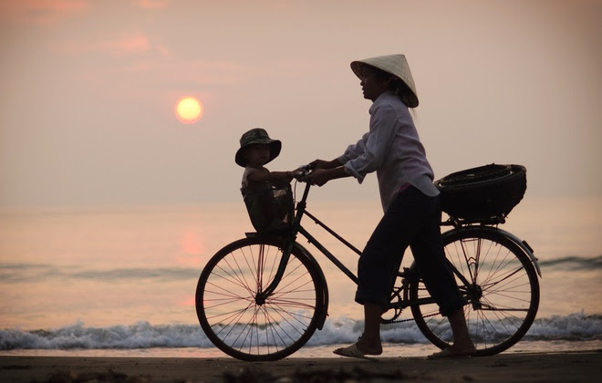 Trên đời này chỉ có cha mẹ thương con vô điều kiện, còn xã hội này phải có điều kiện mới thương con