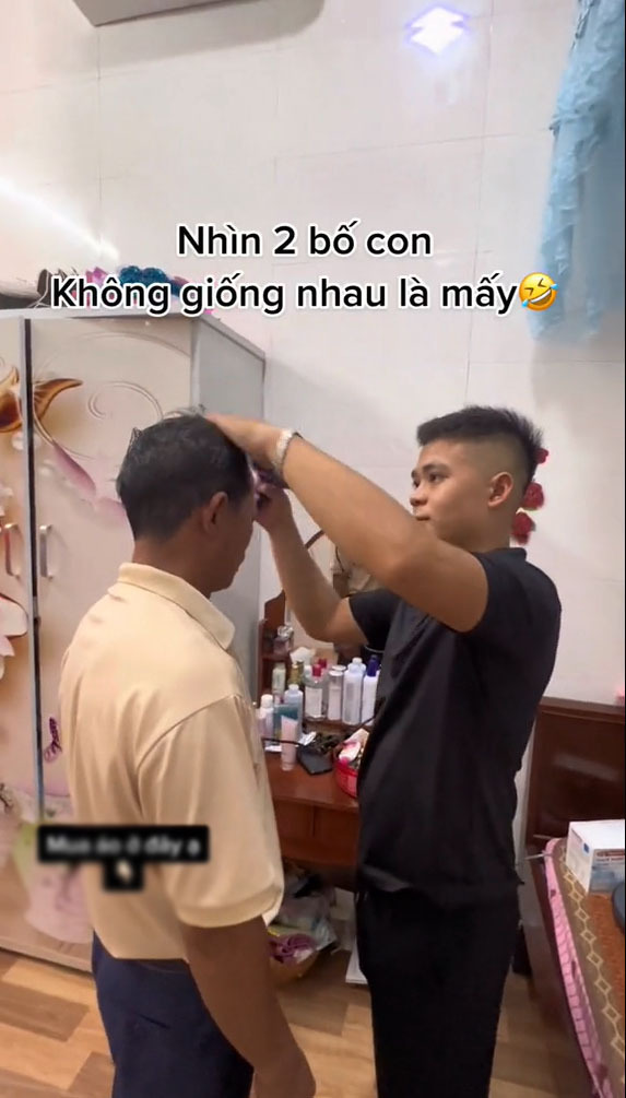  2 người dành cho nhau những hành động ấm áp. (Ảnh: Chụp màn hình video TikTok T.)