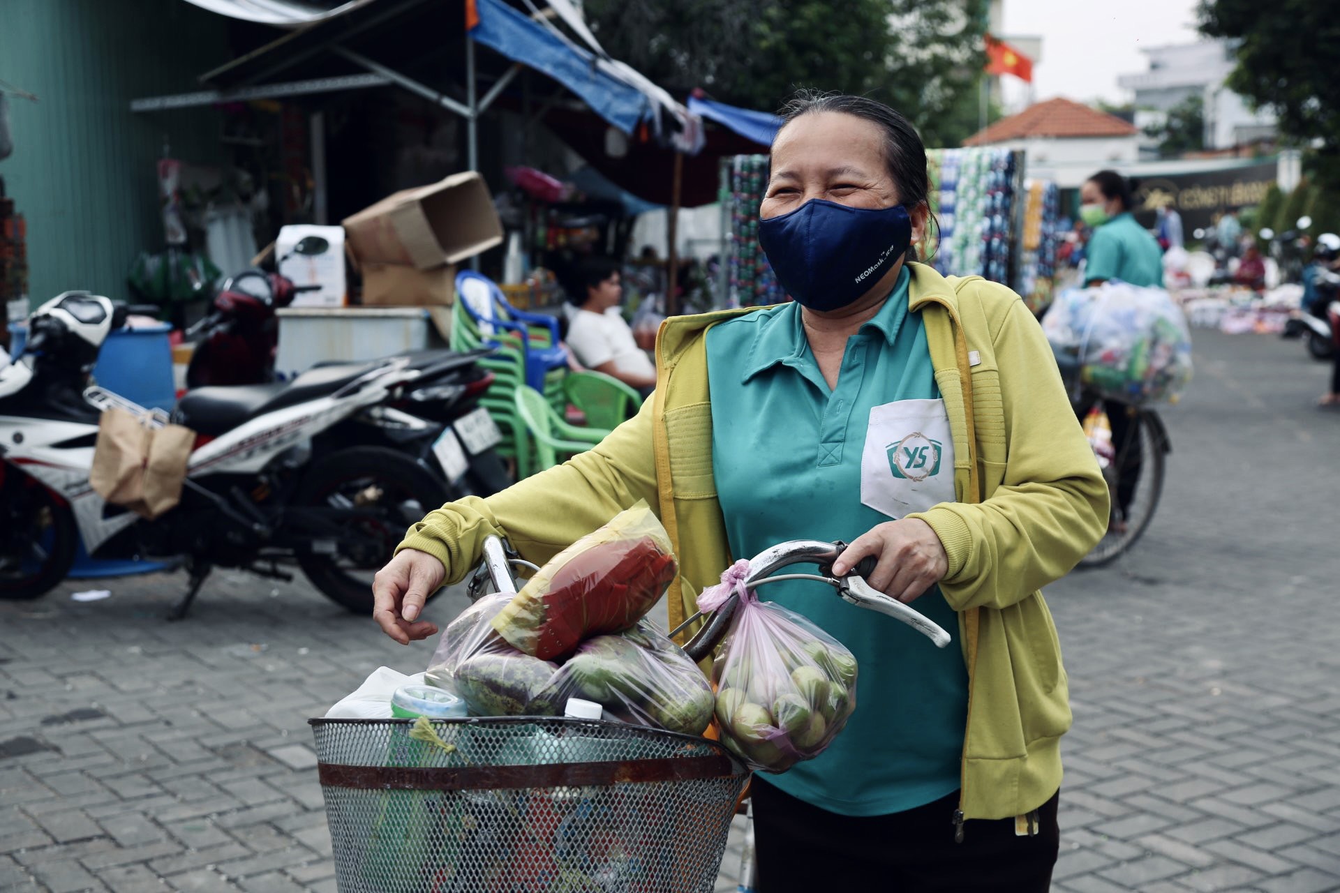 Ngày làm việc cuối cùng của gần 1.200 công nhân ở TP.HCM bị sa thải trước Tết: “Mình lớn tuổi rồi, đâu ai chịu nhận nữa” - Ảnh 1.