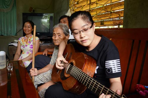 Nguyễn Thị Thanh Danh sum họp cùng cha mẹ tại nhà Ảnh: TỬ TRỰC