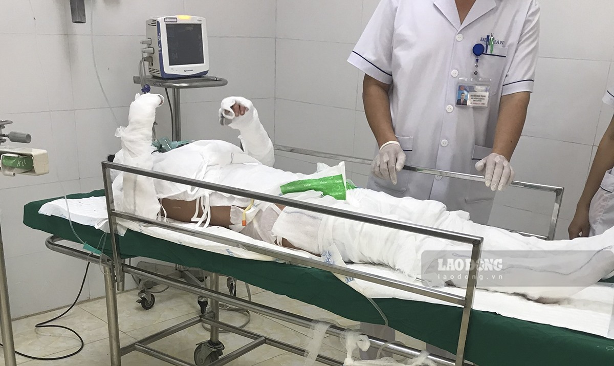 Vẫn chưa thể tiên lượng sức khỏe sản phụ trong vụ cháy xe cứu thương