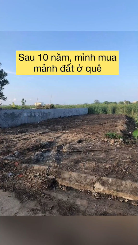  
Sau 10 năm cố gắng anh đã mua được đất để xây nhà cho mẹ. (Ảnh: Chụp màn hình video TikTok A.T.T.V)