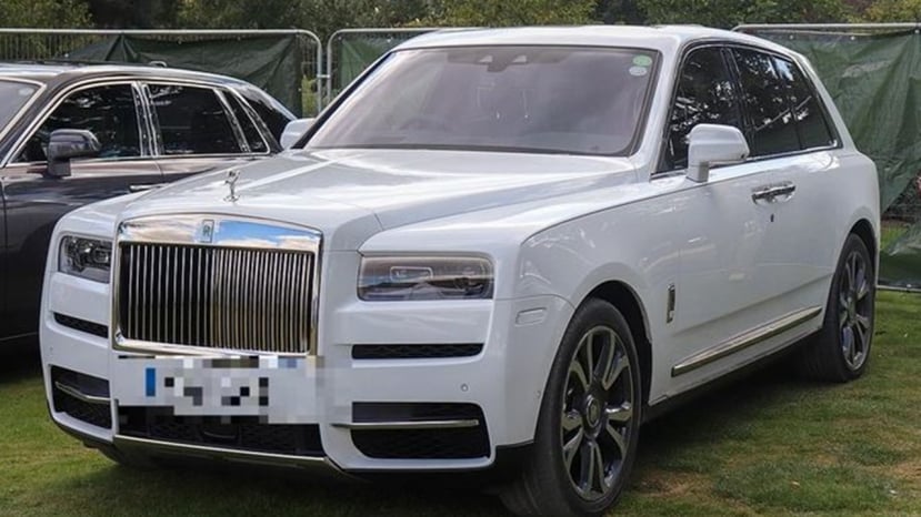 Chiếc Rolls Royce tại cảng Hải Phòng đã gần 1 năm không ai đến nhận.