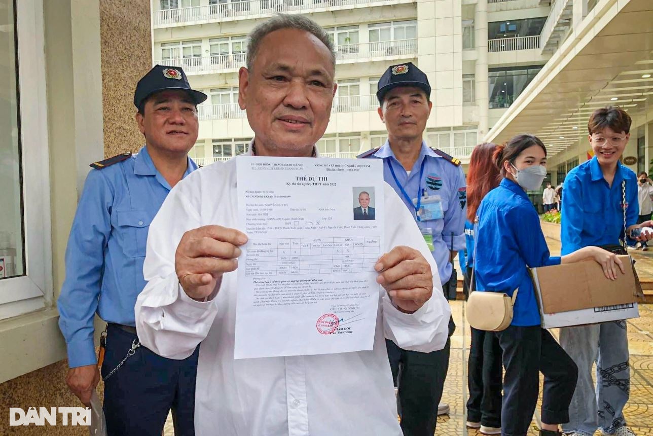 Cụ ông 82 tuổi tốt nghiệp THPT: Tiếp tục học trường Y và trau dồi ngoại ngữ - Ảnh 1.