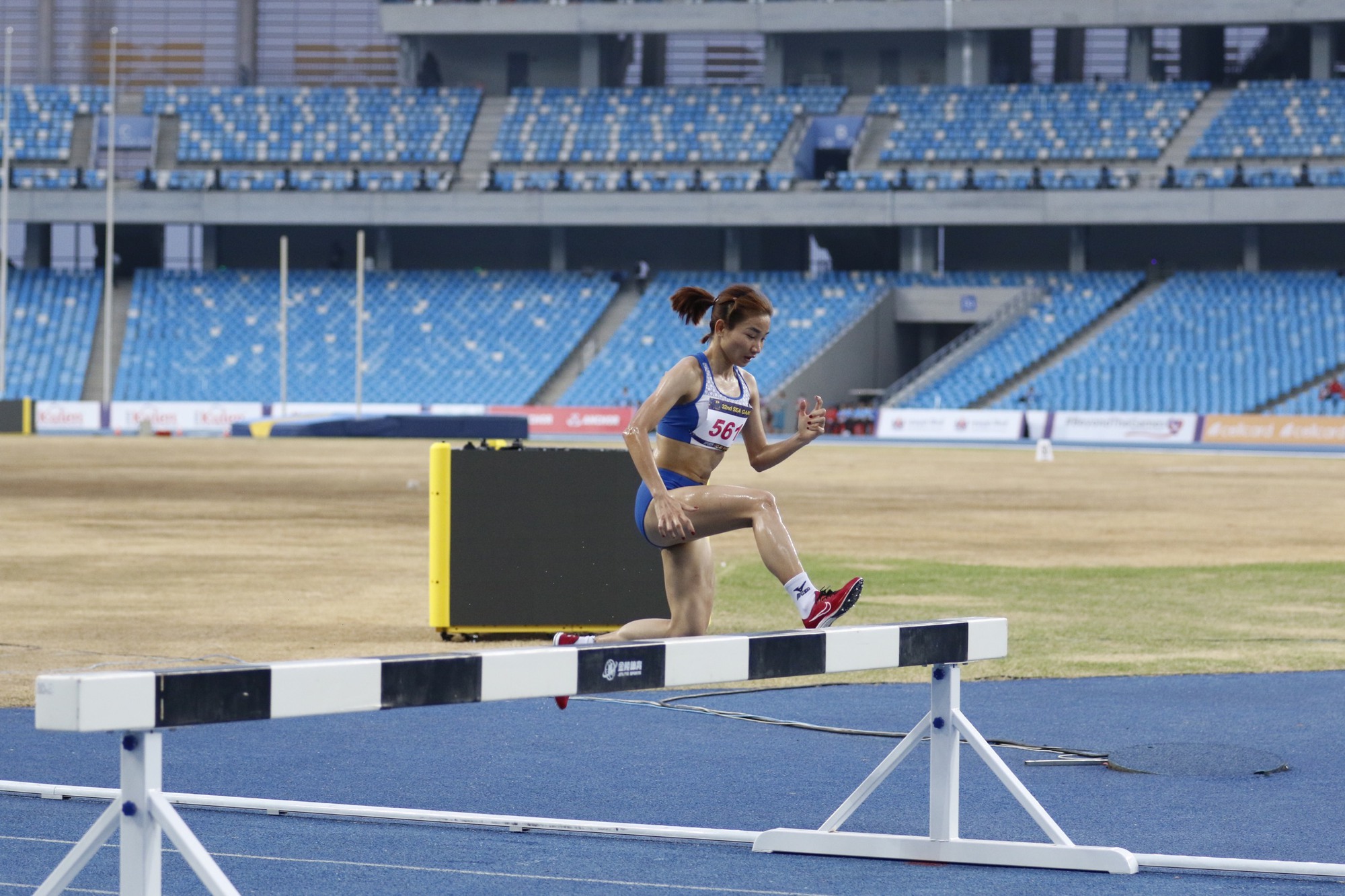 Siêu nhân' Nguyễn Thị Oanh liên tiếp nhận thưởng nóng sau chiến tích ở SEA  Games 32