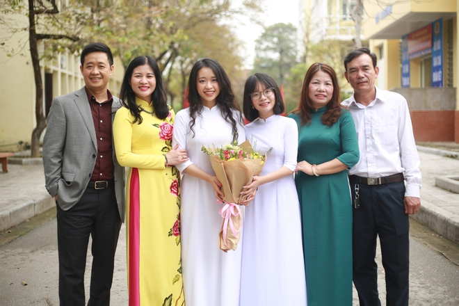 Học từ 3 giờ sáng, nữ sinh dân tộc Thái vỡ òa khi nhận giải Nhì quốc gia môn tiếng Anh - Ảnh 2.